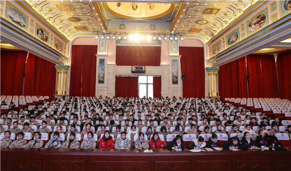 全体思政教师以及学院2019级空乘和安检专业同学参加讲座.jpg